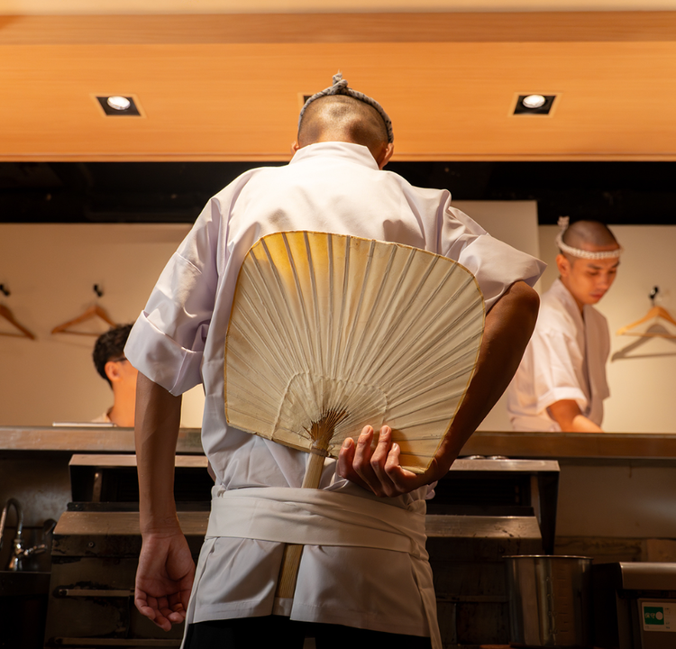 予約が殺到する人気店です