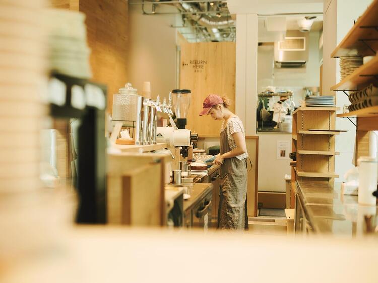 8～18時の間でシフト制◎