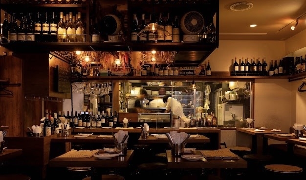 店内が見渡せるオープンキッチンです！