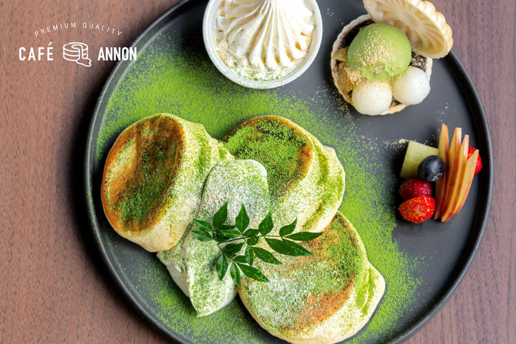 人気の〈ふわとろスフレパンケーキ〉