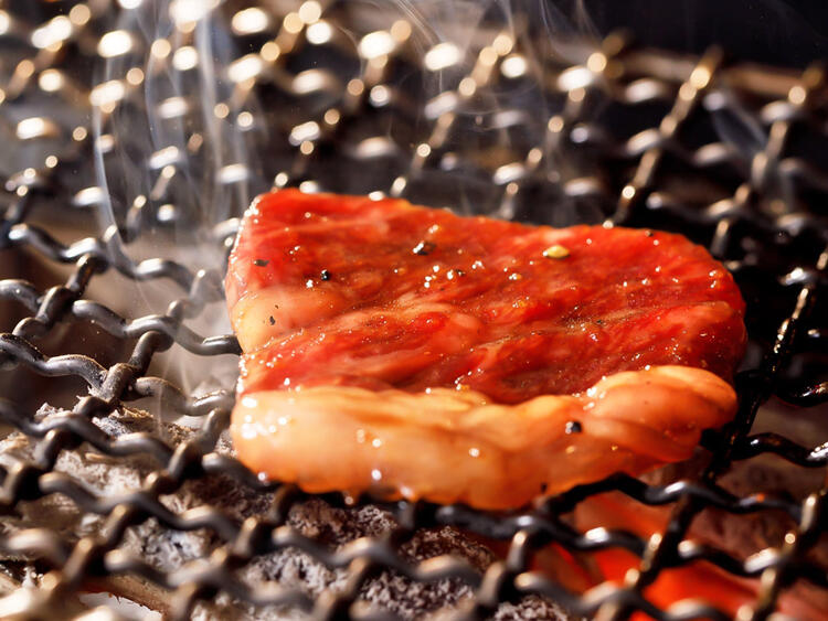 店内は10数席ほどのカウンターがメイン。