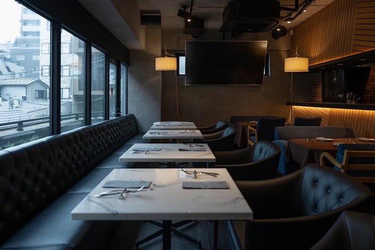 ２フロアの３階はシックなダイニング。