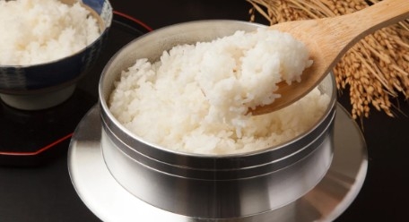 ハンバーグに負けないほど美味しい羽釜ご飯