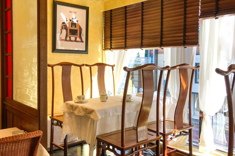 新宿通りを見渡せる２Fサロン ド テ★