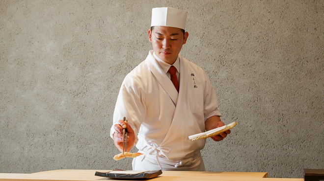 鮨と天麩羅、それぞれの職人が在籍