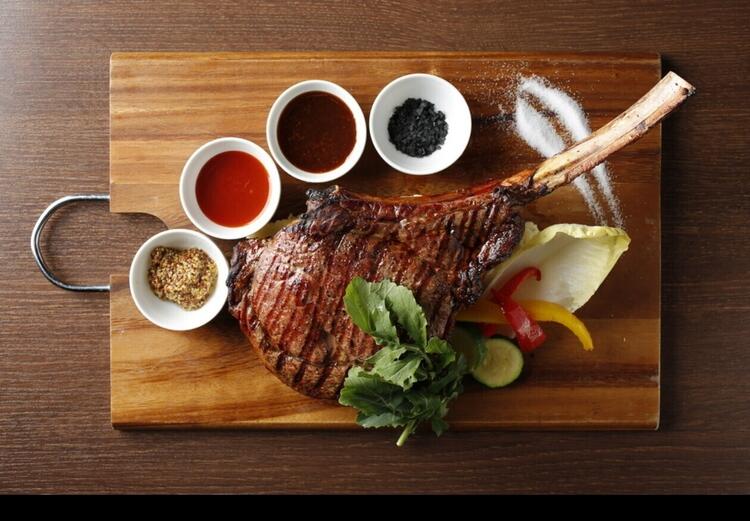 ワインによく合う肉料理が自慢！