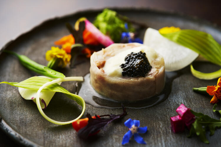 シェフは1つ星レストランで修業した実力派