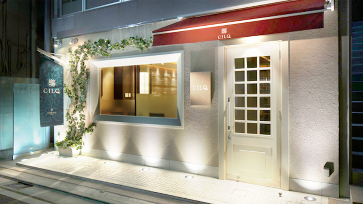 南青山骨董通りの住宅街に佇んでいます