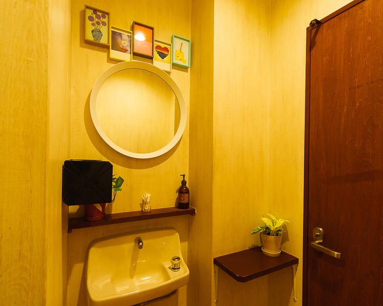 温かみのあるカフェのような店内です