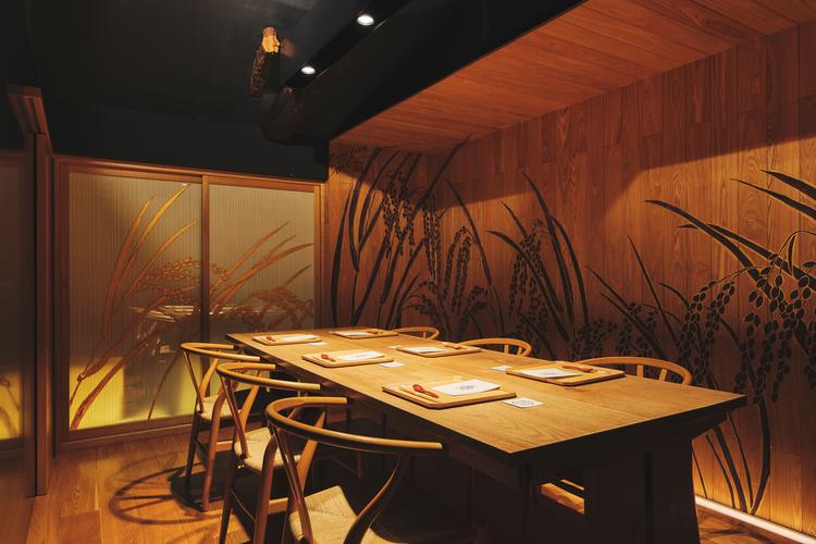 ２階には落ち着く個室