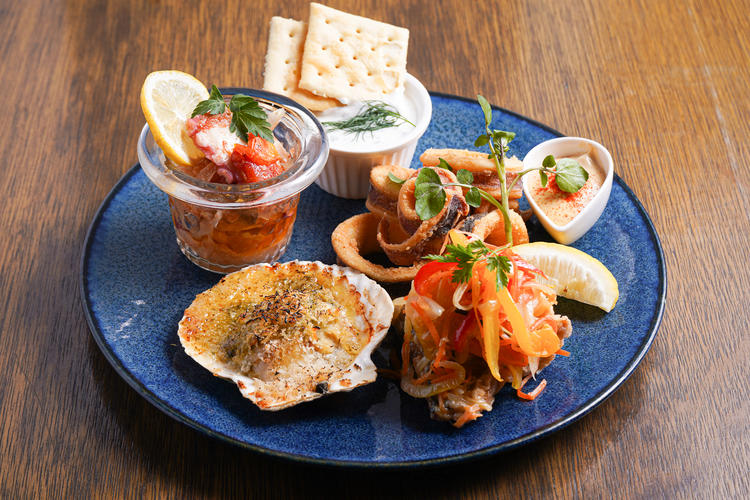 アラカルトもお勧め料理も豊富なメニュー