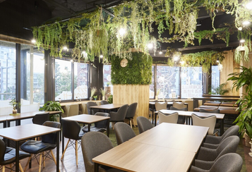 店内には大きな窓があって解放感抜群です