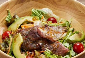 ランチメニューで人気のサラダボウル