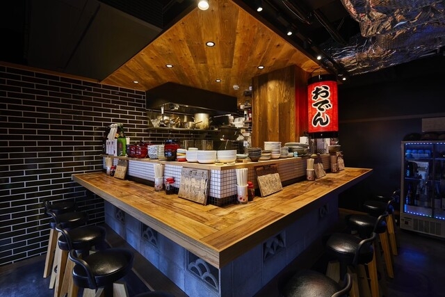 落ち着いた雰囲気の店内