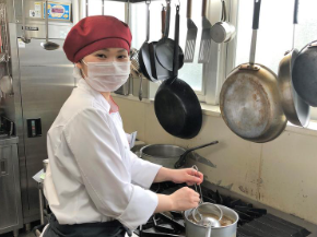 女性スタッフ大活躍！19:30には退勤♪