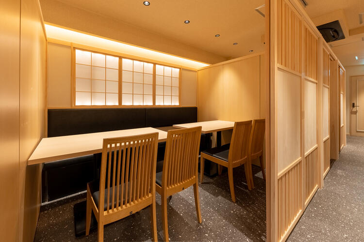 木の温もりたっぷりの店内◎