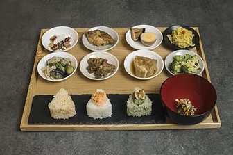 薬膳小鉢を少しずつ食べられる薬膳御膳