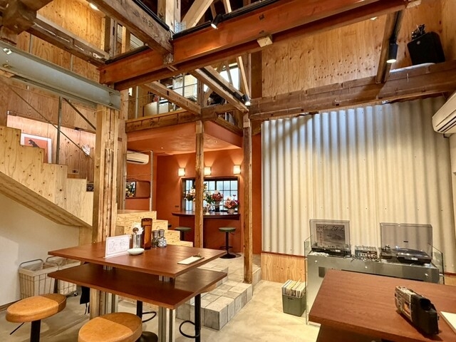 DJブースもある麻婆スタンド