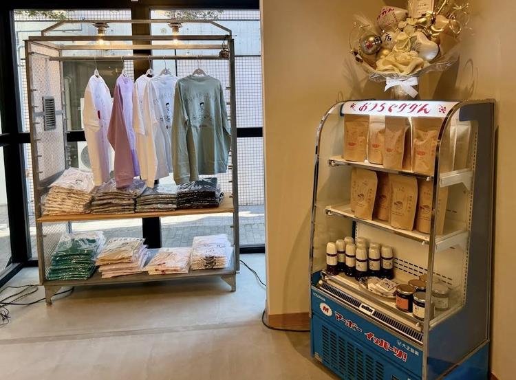 目の前は下北沢の古着の有名店シカゴ