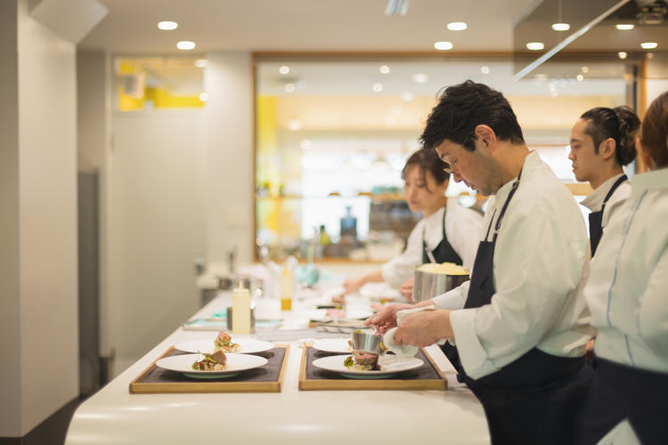 オープンキッチンで気持ちよく料理ができる