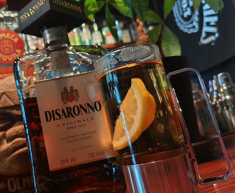 バーテンダー⇒店長⇒独立の夢を目指せる！