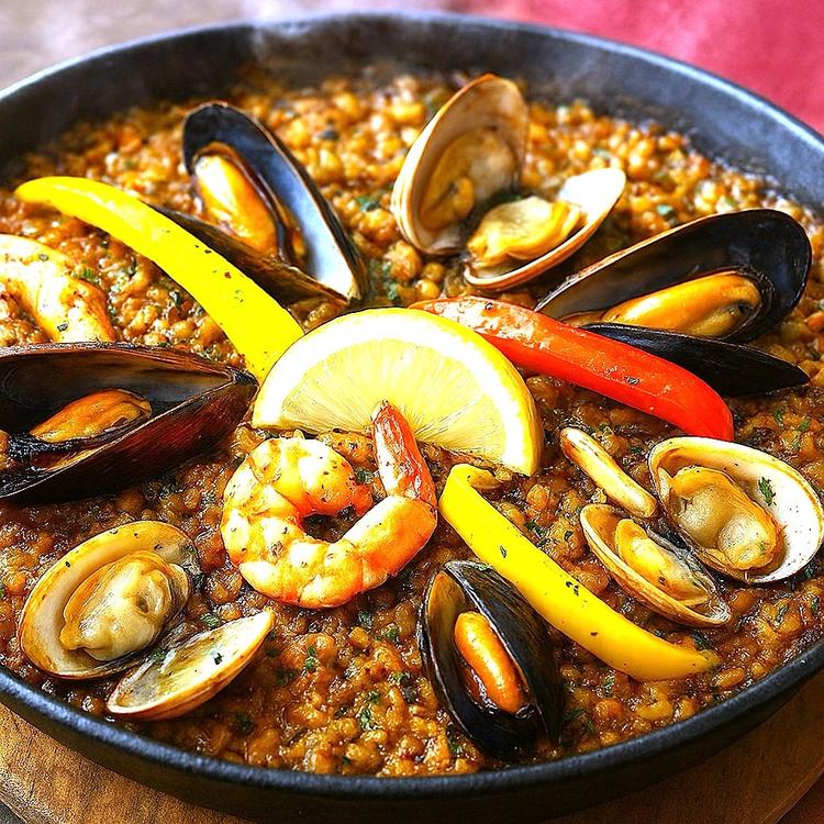 二日かけて取った出汁で炊く「パエージャ」