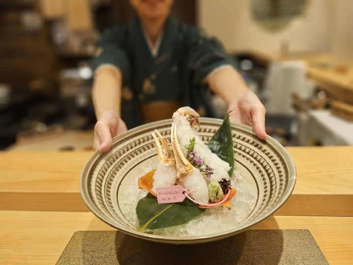 接客は洋服、着物どちらでも勤務できます♪