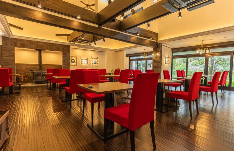 純和風の建物に入ると広がる洋風の空間