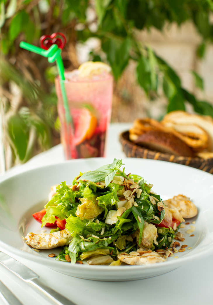 契約農園直送の野菜を使ったサラダ！