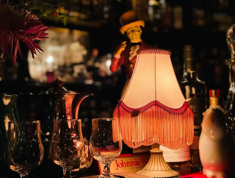 ウイスキーを中心にご案内しております。