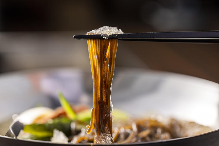 唯一無二の冷麺「ユッチャン冷麺」