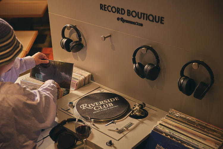 ミュージックカフバーへ生まれ変わりました