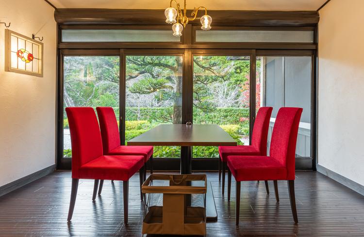 客席からは四季折々の風景が広がります