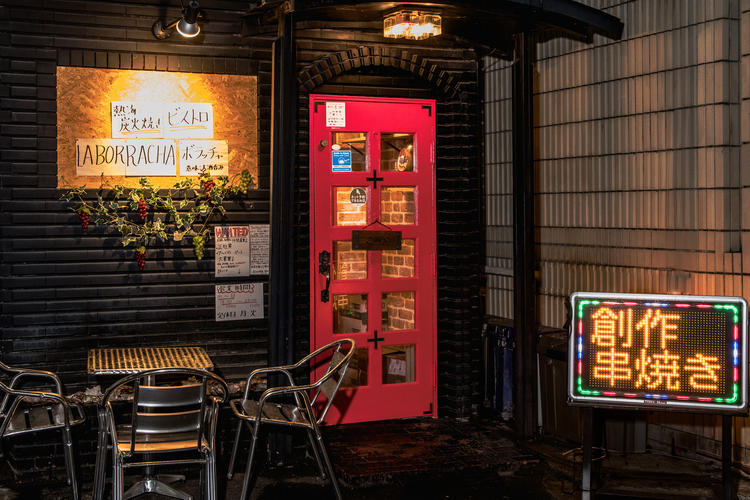 怪しげな店の入り口