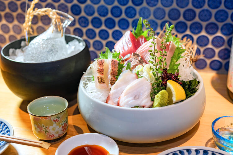 ＼レトロだけど新しい大衆酒場／