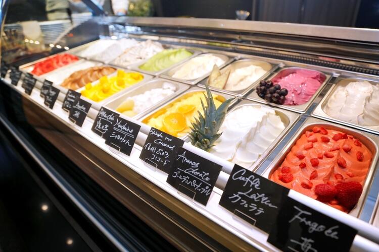 デザートもジェラートも店内手作り！