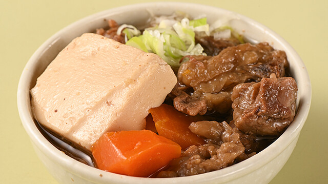 名物「牛すじ煮込み」は当店の看板メニュー