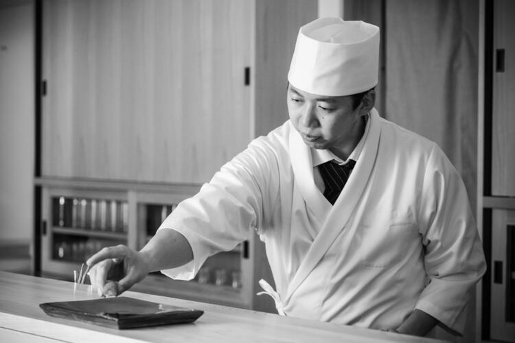 高単価な本格鮨業態