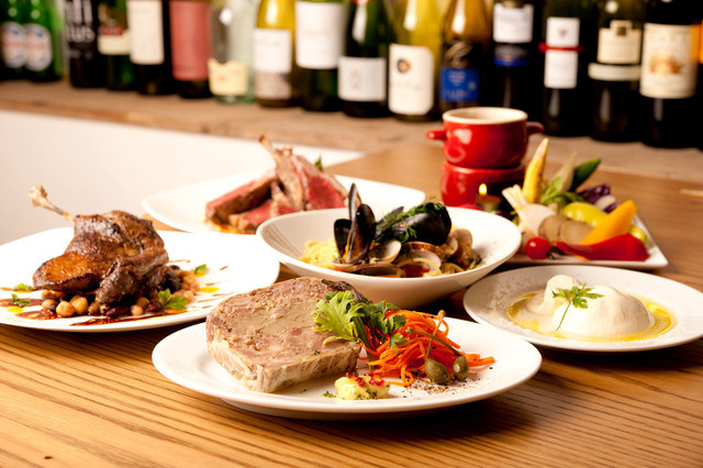 ワインと楽しむ豊富なメニュー◎