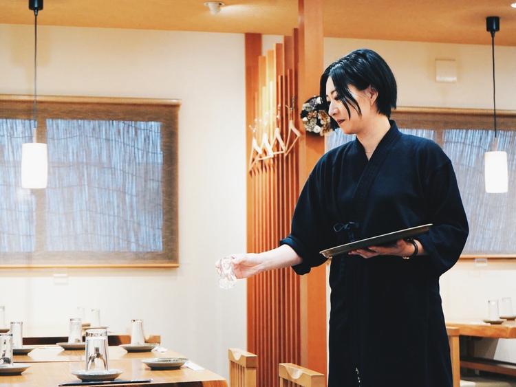 美しい所作は、最大の接客力。