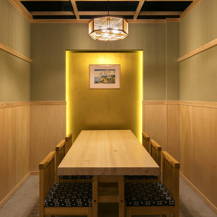 個室は1室、接待や会食にも利用されます。