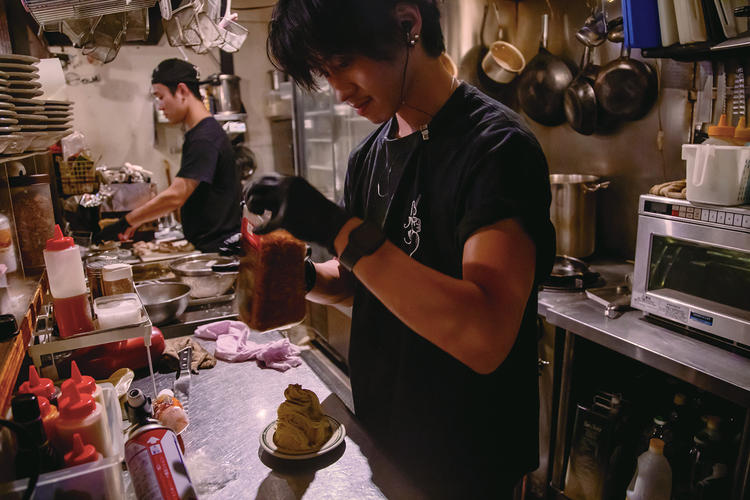 キッチン、サービスなんでも挑戦できます