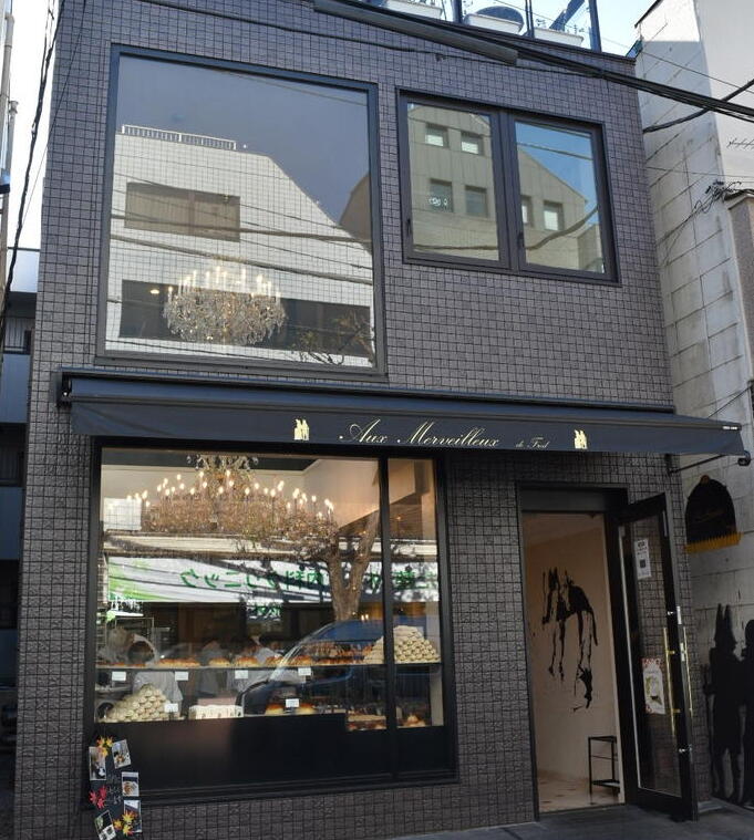 神楽坂店舗。3階にはテラスもあります