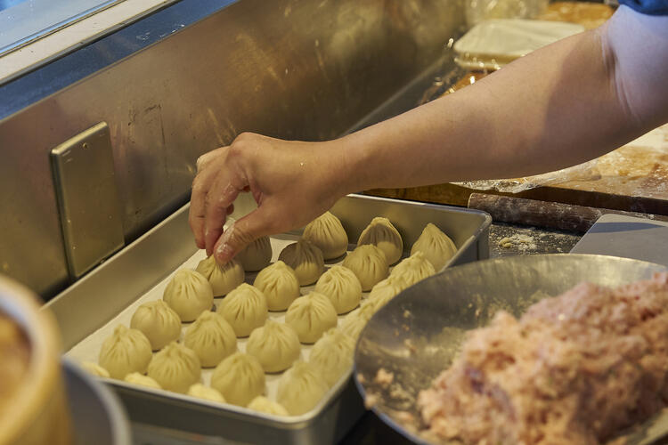 調理も接客も経験できます♪