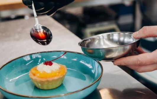 スイーツ開発に携われる※イメージ写真