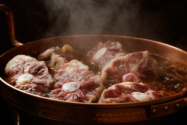 割烹として美しい一皿に仕上げていきます