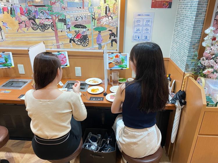 カウンター有り。女性同士でも入りやすい。