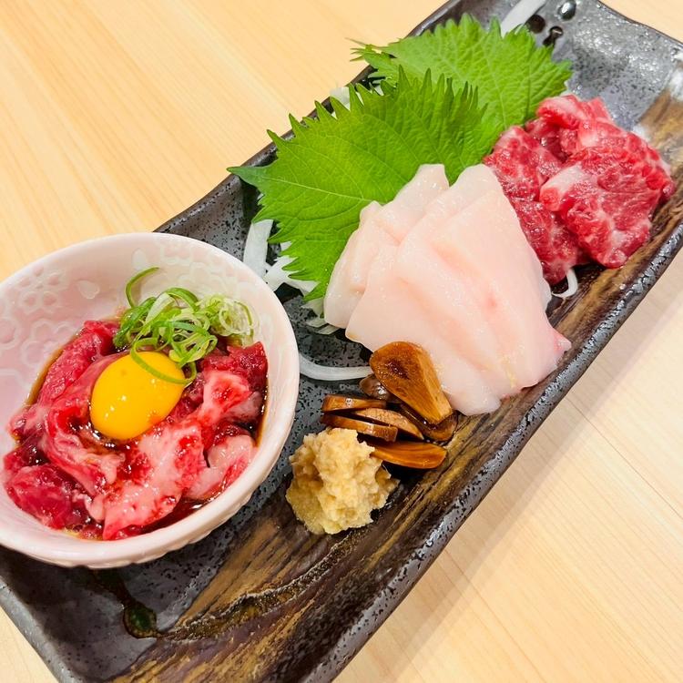 人気メニューの馬刺しの3種盛り！