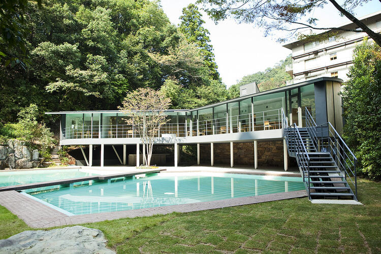 『西村屋ホテル招月庭』内の店舗です