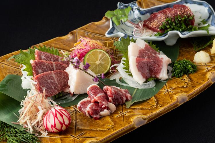 数々の地元の食材を使った自慢の料理